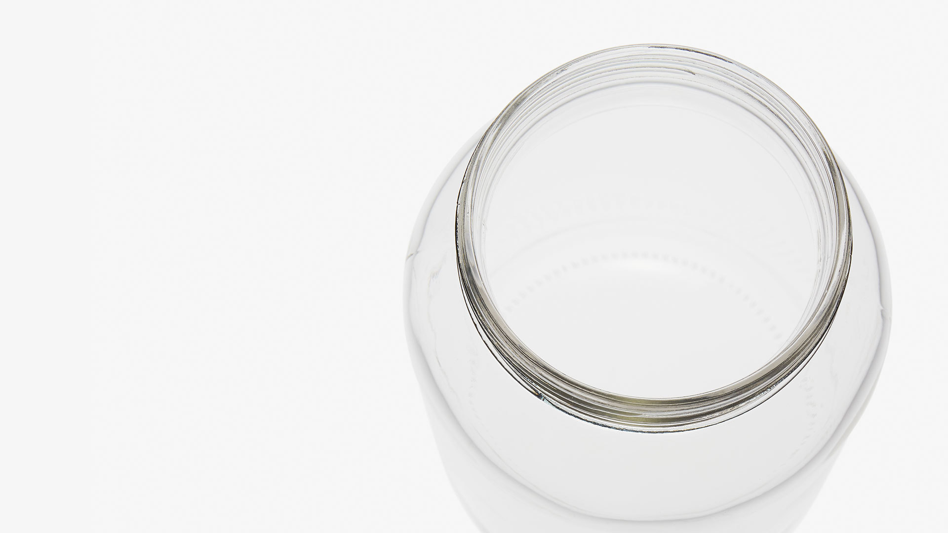 敦实玻璃瓶身 br/>结实耐用不倾倒